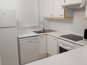Kühlschrank, Ofen, Herdplatte, Geschirrspüler
