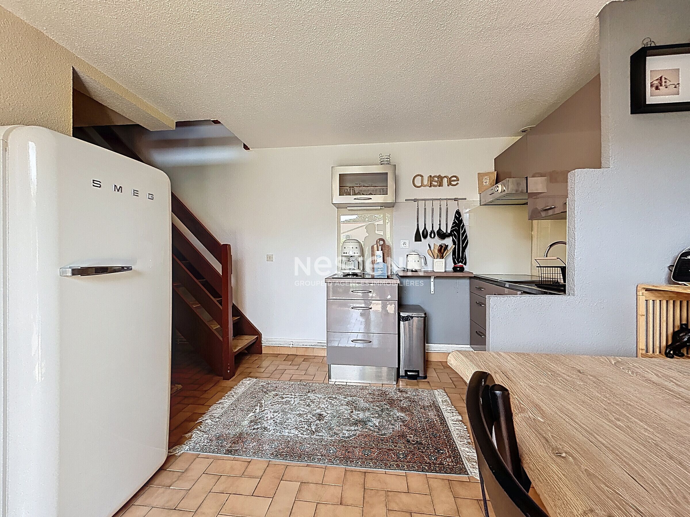 Coffee/tea maker, fridge, microwave, stovetop