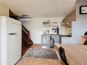 Refrigerador, microondas, parrilla de estufa y lavavajillas