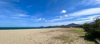 Charming Garden-Level T3, 50m Beach, Private Parking