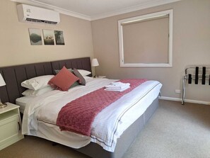 2 habitaciones, escritorio, tabla de planchar con plancha y wifi 