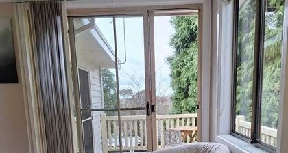 Camellia Cottage - your peaceful mountain getaway!