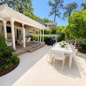 Outdoor dining - New! Stylishly Renovated Home with Heated Pool | Easy Walk to St. Simons Village Charm (Saint Simons Island)
