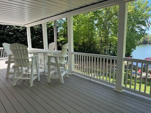 Outdoor dining - Charming SML lake front 3-bedroom house with WiFi and AC in beautiful Huddleston (Huddleston)