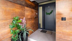 Apartment, 2 Schlafzimmer, Terrasse, Gartenblick | Eingangsbereich