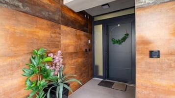 Appartamento, 2 camere da letto, terrazzo, vista giardino | Ingresso della struttura
