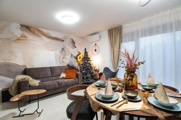 Departamento, 2 habitaciones, Terraza, vista al jardín | Comedor