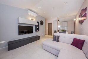 Living room - Two-bedroom Apartment Near Beach (Sibenik)