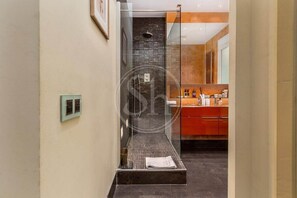 Bathroom - Spacious & exclusive apartment for 6 (Barcelona)