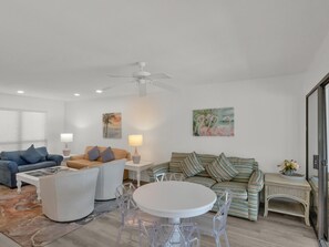 TV - 2 Bedroom, 2 Bathroom Villa in Sandpiper Village at Sandestin Golf & Beach Resort! (Miramar Beach)