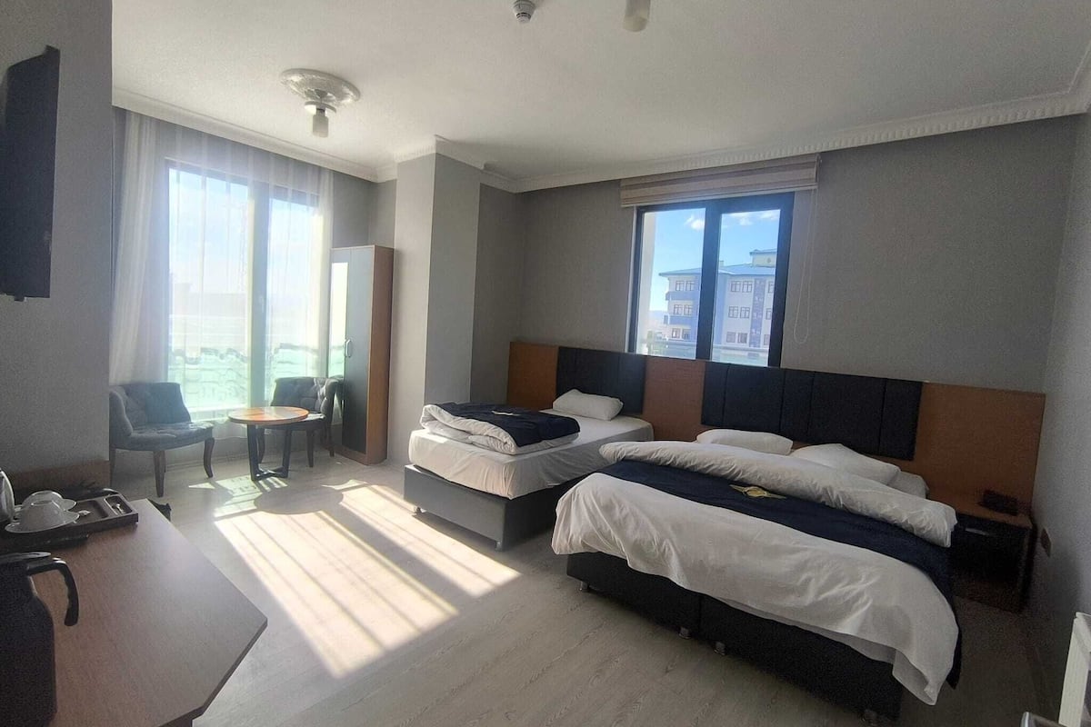 Kamar Twin Klasik, pemandangan gunung | Ruang kerja ramah laptop