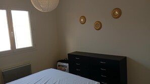 1 chambre, bureau, fer et planche Ă repasser, Wi-Fi