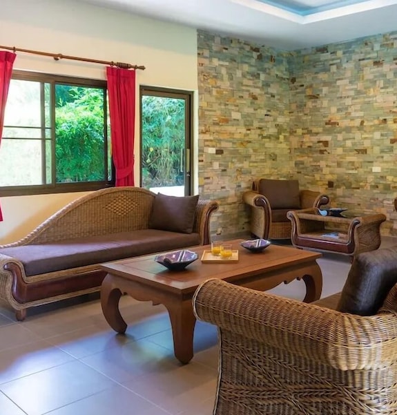 Peaceful 3br Villa W/ Pool, Garden & Walkable Beach Escape In Koh Samuis Tropical Beauty. - Ko Pha Ngan