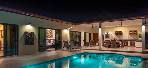 Peaceful 3BR villa w/ pool, garden & walkable beach escape in Koh Samui’s tropical beauty.