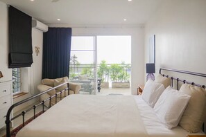 3 habitaciones, escritorio, tabla de planchar con plancha y wifi gratis