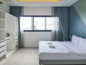 3 bedrooms, desk, iron/ironing board, free WiFi