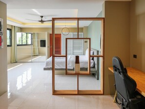 3 habitaciones, escritorio, tabla de planchar con plancha y wifi gratis