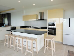 Fridge, microwave, oven, stovetop