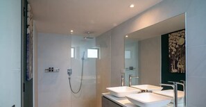 Hårføner og håndklær