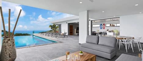 تناول الطعام بالخارج