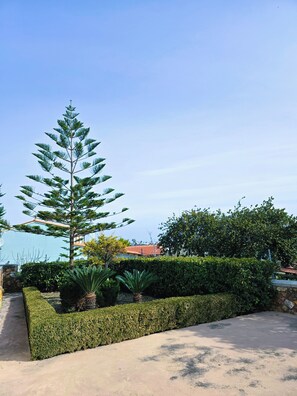 Property grounds - Minutes away from Chios Town center lies Villa Sea View offering excelent Views (Chios)