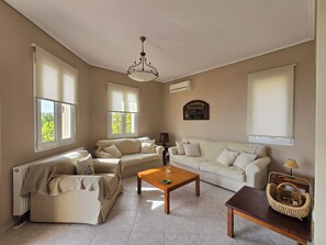 Smart TV, fireplace - Minutes away from Chios Town center lies Villa Sea View offering excelent Views (Chios)