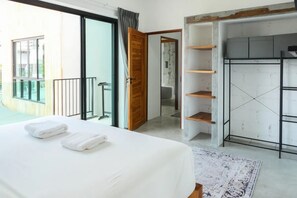 2 habitaciones, escritorio, tabla de planchar con plancha y wifi gratis