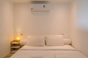 2 habitaciones, escritorio, tabla de planchar con plancha y wifi gratis