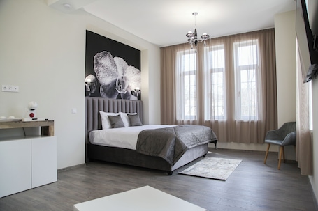 9 bedrooms, WiFi, bed sheets. Hotel Corner House in lovely Lovech with WiFi, AC