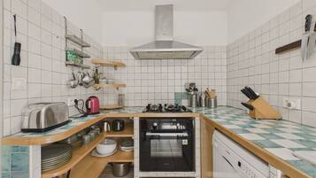 Réfrigérateur, micro-ondes, four, lave-vaisselle