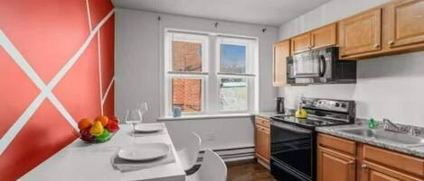 Stovetop, coffee/tea maker, cookware/dishes/utensils