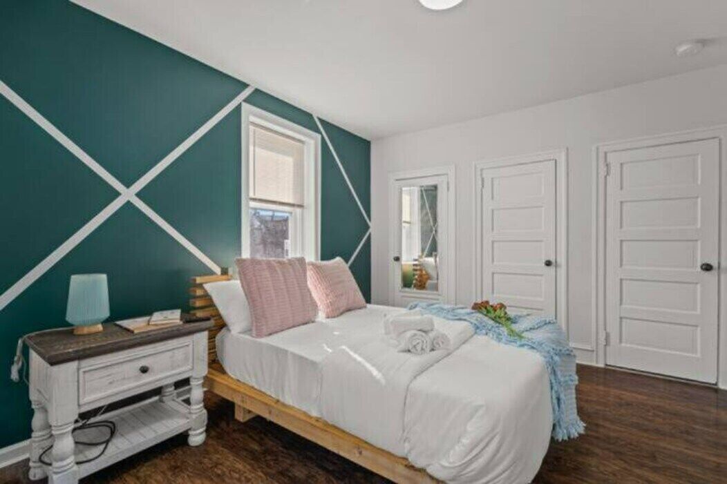 1 Schlafzimmer, Reisekinderbett, Bettwäsche