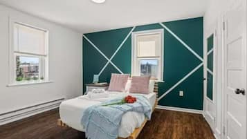 1 bedroom, travel crib, bed sheets
