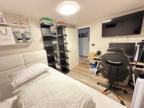 5 habitaciones, tabla de planchar con plancha, cuna de viaje y wifi