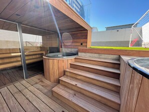 Bañera de hidromasaje al aire libre