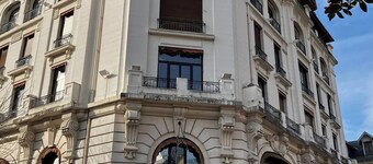 SUPERB T 1 IN THE HISTORIC CENTER LAKE VIEW MOUNTAIN QUIET 5 MINUTES FROM THE STATION