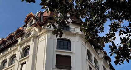 SUPERB T 1 IN THE HISTORIC CENTER LAKE VIEW MOUNTAIN QUIET 5 MINUTES FROM THE STATION