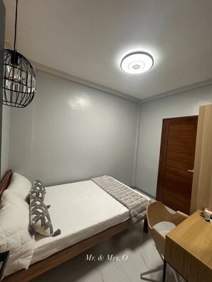 华丽开间, 阳台 | 客房内保险箱、办公桌、笔记本电脑工作区、隔音