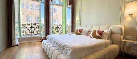 4 bedrooms, desk, iron/ironing board, free WiFi