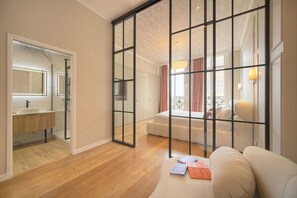 4 bedrooms, desk, iron/ironing board, free WiFi