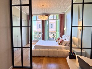 4 bedrooms, desk, iron/ironing board, free WiFi