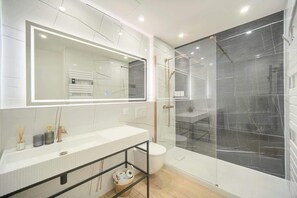 Shower, hair dryer, towels, shampoo