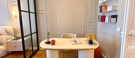 المنشأة من الداخل