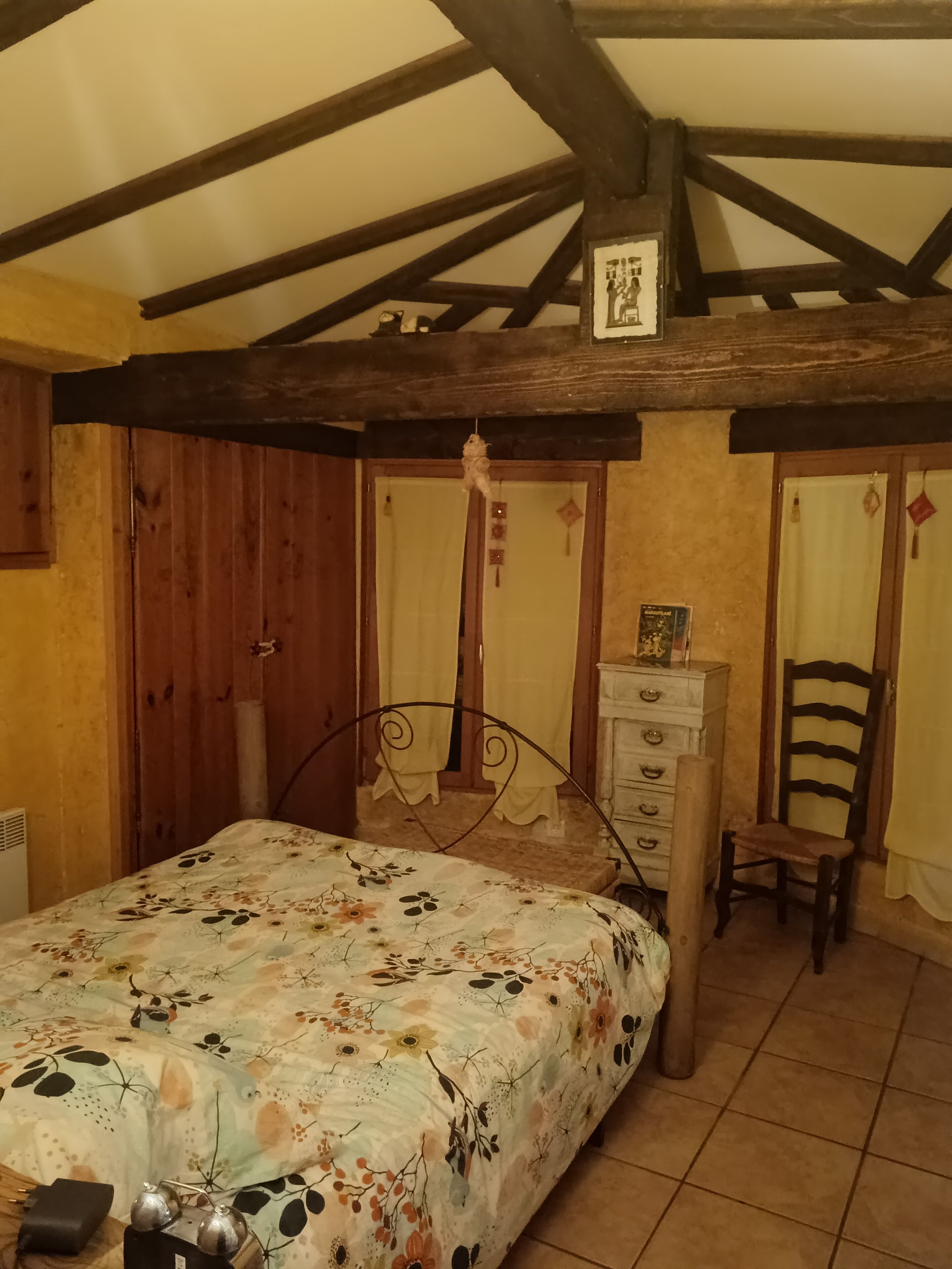 2 bedrooms, desk, iron/ironing board, bed sheets