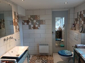 Hårføner, håndklær, såpe og sjampo