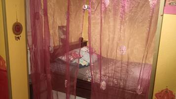 2 Schlafzimmer, Schreibtisch, Bügeleisen/Bügelbrett, Bettwäsche