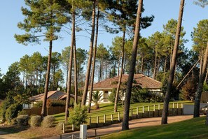 Property grounds - Terrace, fireplace or stove, parking, tv, 110m², Moliets-et-Maa (Moliets-et-Maa)