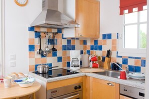 Réfrigérateur, four, lave-vaisselle