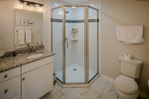 Shower - BR Walkabout B - Steps to Main Street restaurants, (Blowing Rock)