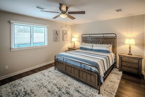 2 bedrooms, iron/ironing board, internet, bed sheets